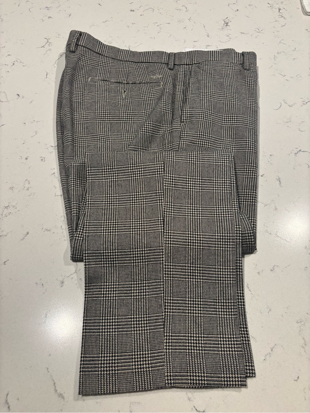 Dockers Men's Black and White Glen Plaid Dress Pants